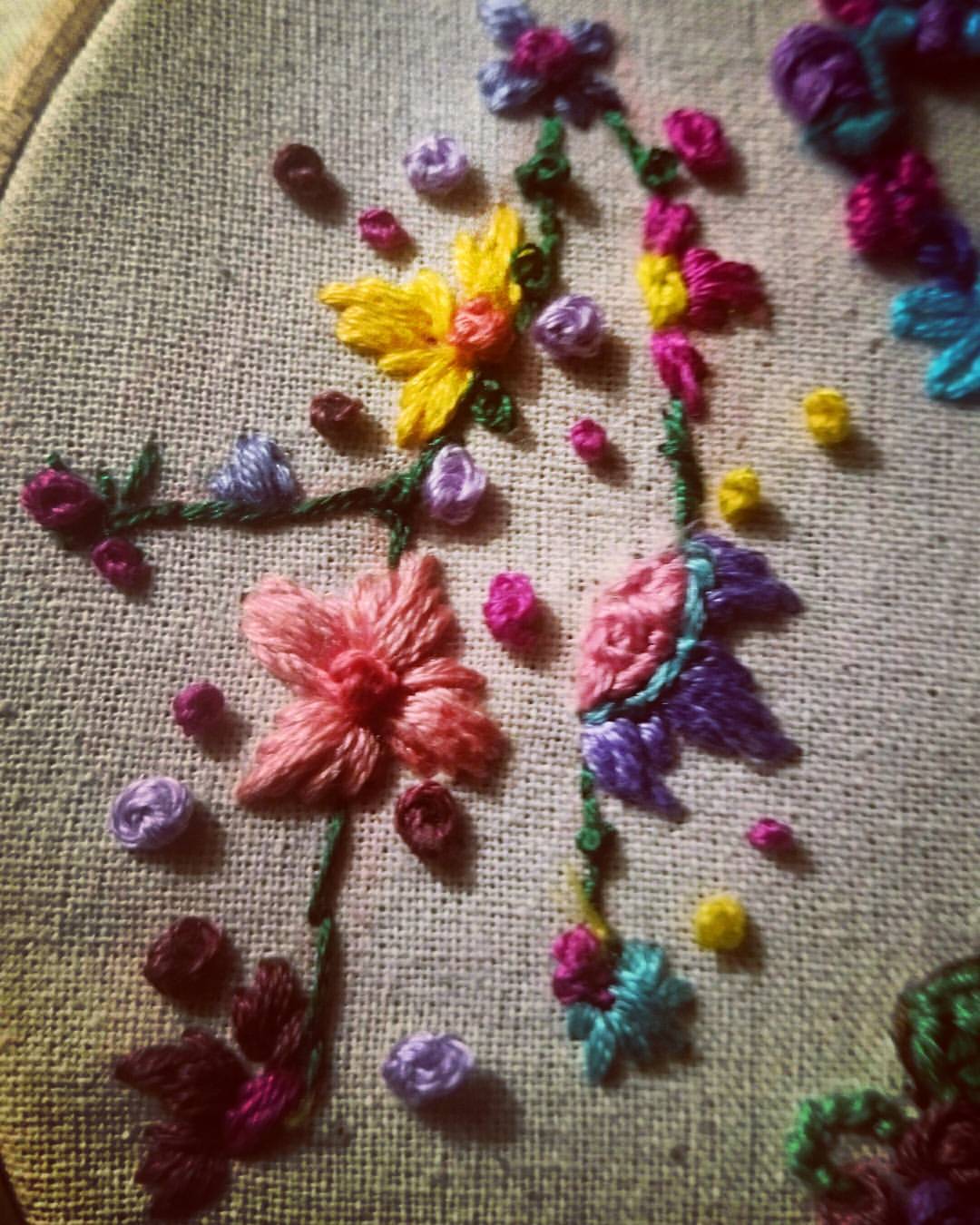 bordados florales hechos a mano