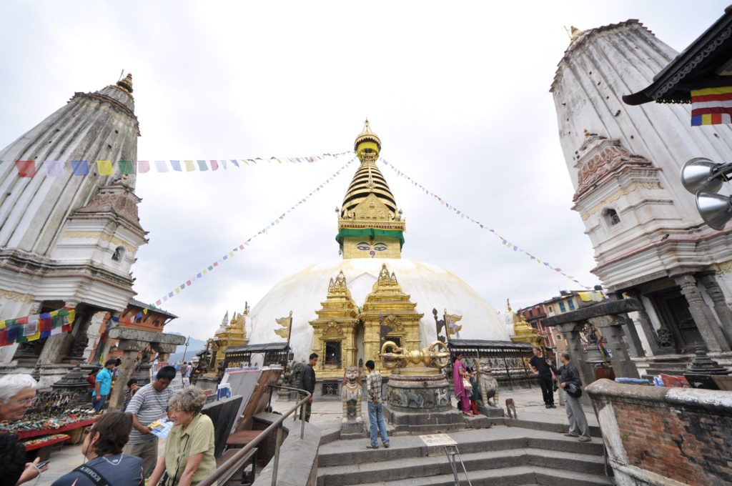 La estupa budista Swayanbunath en Katmandú