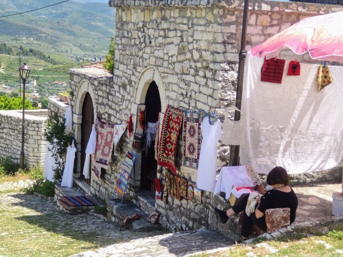 Berat, la ciudad blanca de las mil ventanas
