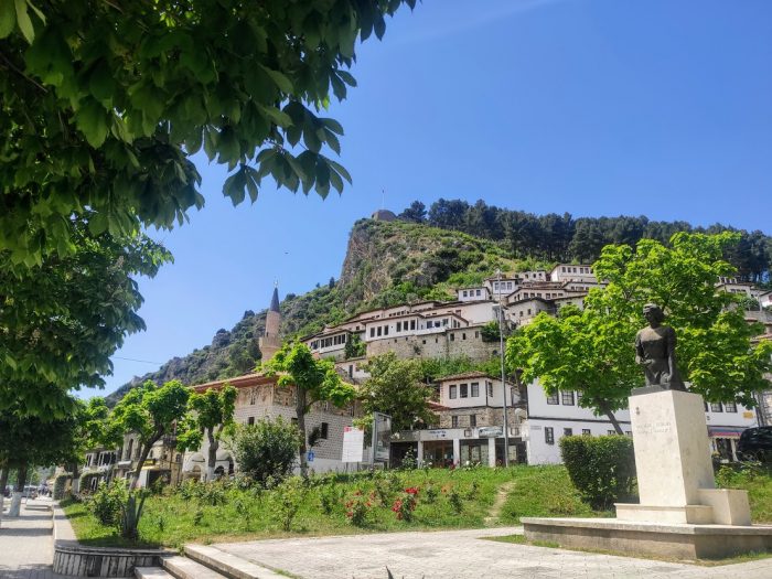 Berat, la ciudad blanca de las mil ventanas