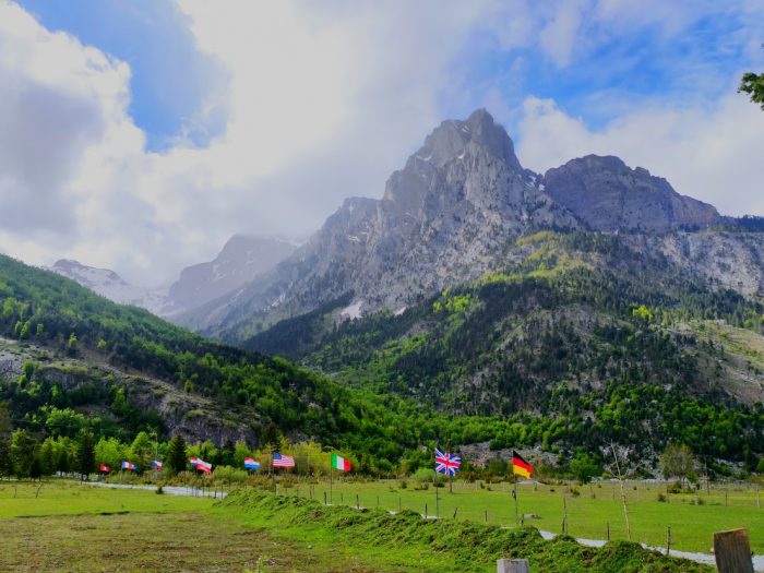 Los Alpes albaneses y el lago Koman
