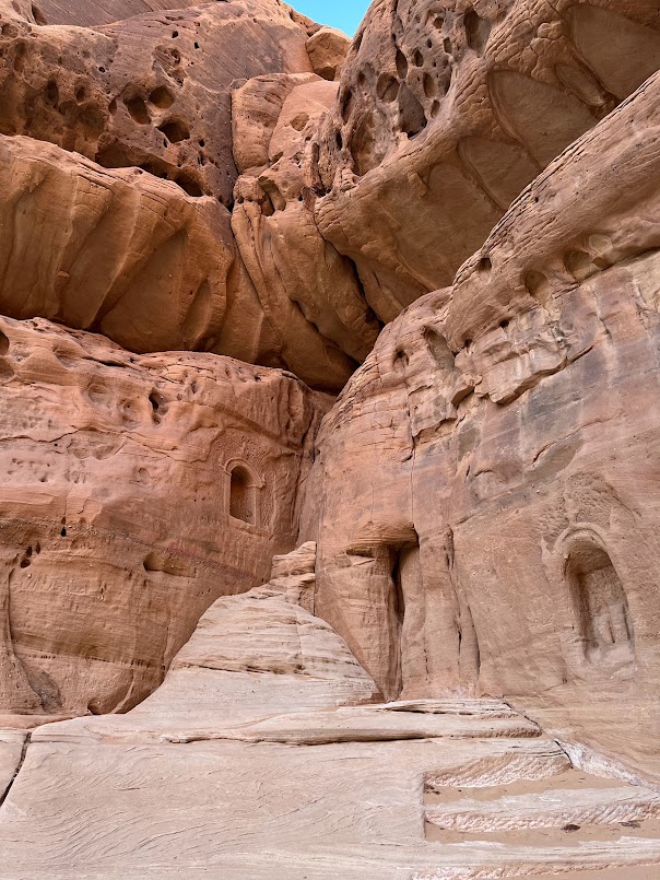 Ruinas nabateas de Hegra en Arabia Saudita